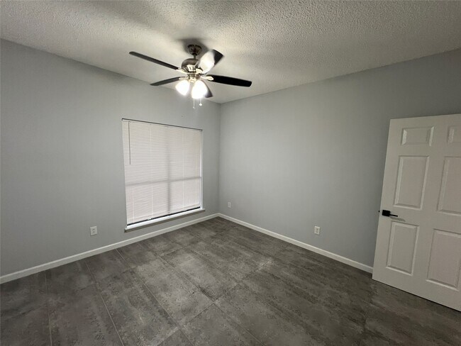Building Photo - 10053 Westpark Dr