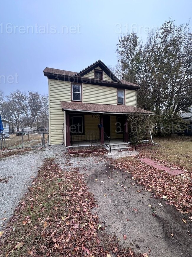 Building Photo - $995 - 3 bed 2 bath - Beautiful Home in De...