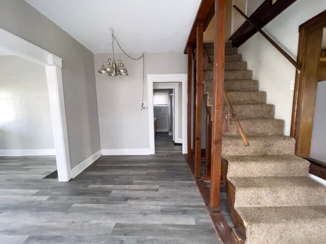 Building Photo - PRELEASING for AUGUST! Close to Campus