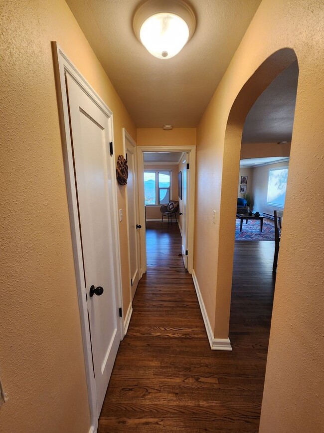 Building Photo - Furnished 1 BDRM/ 1 BA Lakeview Duplex in Polson, MT.