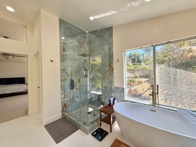 Building Photo - 5006 Palmera Dr