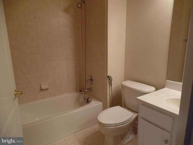 Building Photo - 4631 Carisbrooke Ln