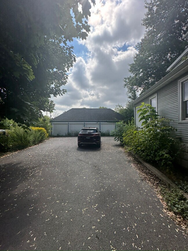 Building Photo - 3911 Main St