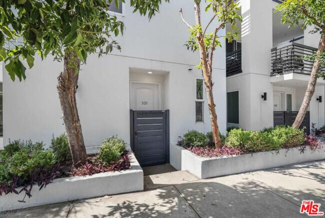 Building Photo - 1283 Havenhurst Dr