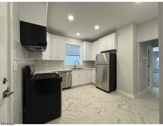 Building Photo - 139 Claremont Ave