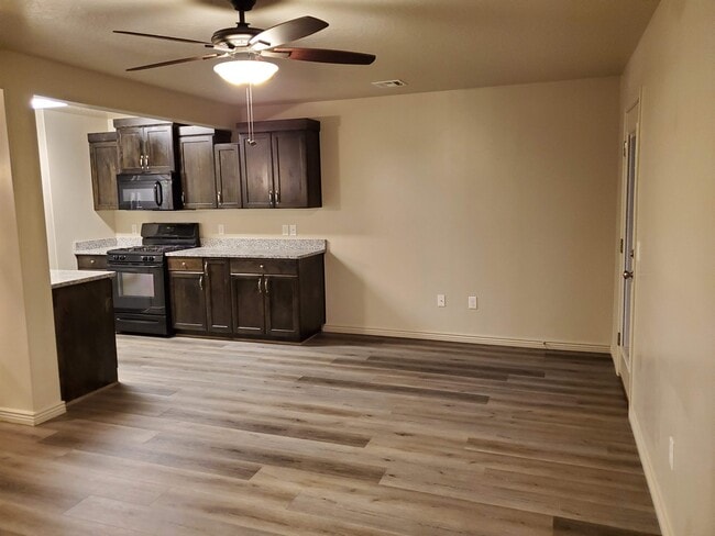 Building Photo - 1000 Bluff View Dr