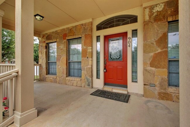 Building Photo - 904 Black Canyon St