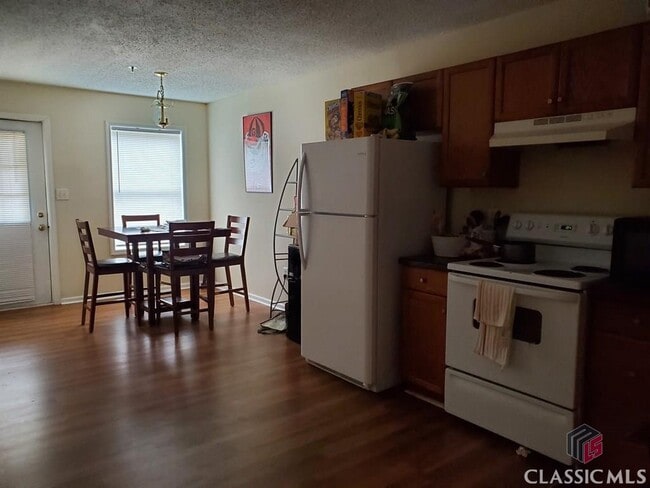 Building Photo - 1850 Cedar Shoals Dr