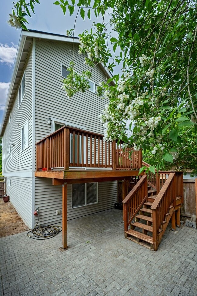 Building Photo - 3-Story Greenlake Home - Private Yard and ...