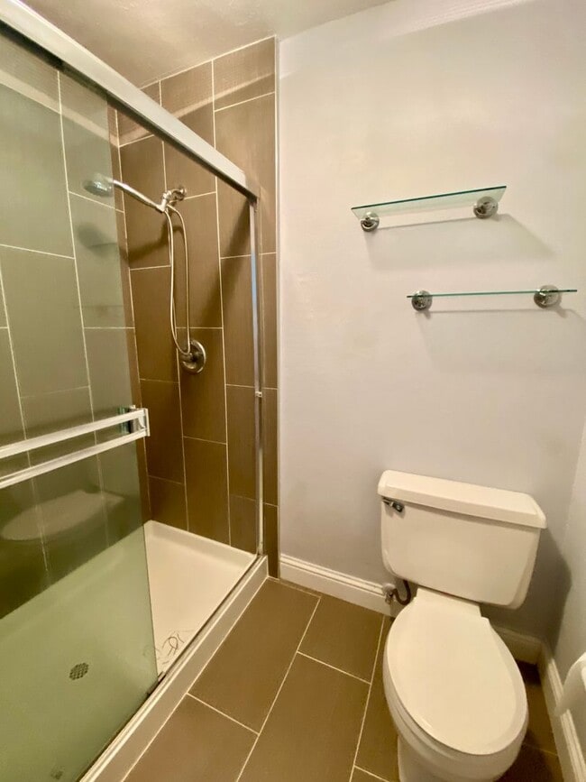 Building Photo - Recently Redone Danville 3Bed/2.5BA Two St...