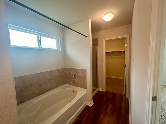 Building Photo - Fantastic Amenities ~ 4/2 Single Story w/ Refrigerator/Washer/Dryer Included ~