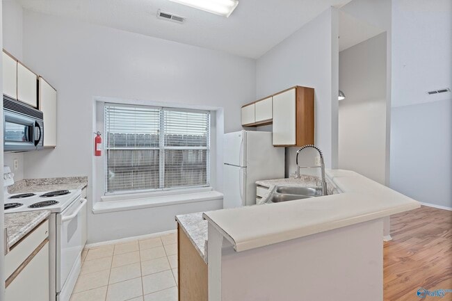 Building Photo - 120 Briargate Ln