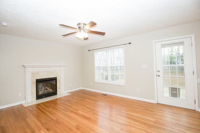 Building Photo - "Charming 4-Bedroom Home with Granite Coun...