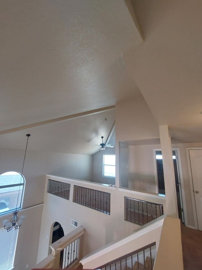 Building Photo - 3 bedroom 2 bathroom beautiful rental ! Available November