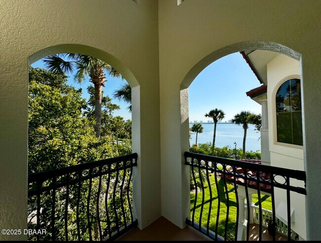 Building Photo - 5090 Riverside Dr