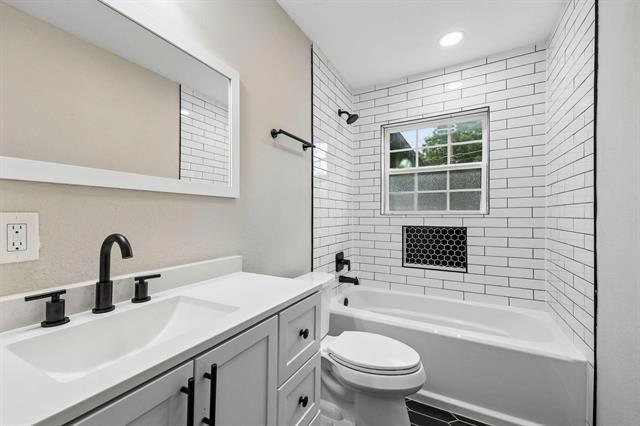 Building Photo - 8635 Strathmore Dr
