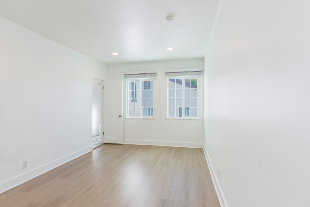 Building Photo - 128 S Harper Ave