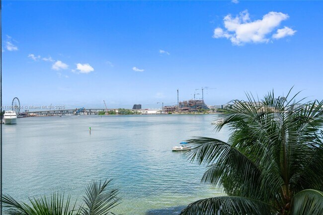 Building Photo - 888 Brickell Key Dr
