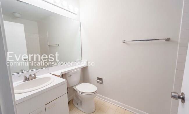 Building Photo - Charming Townhome with 2Beds/2Baths/Private Patio/ Fenced Yard/ Available Now!