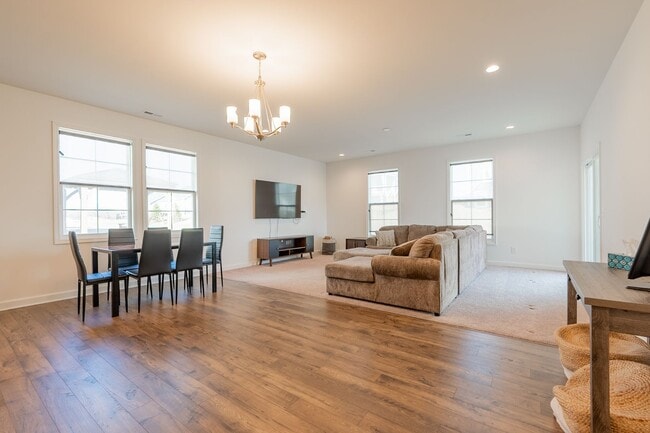 Building Photo - Modern Home with Open Floor Plan in Blacks...