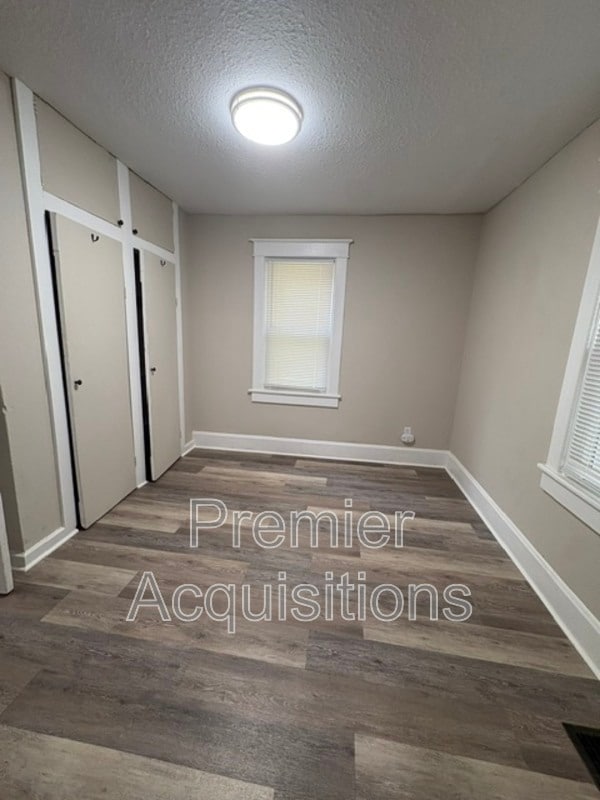 Building Photo - 3318 Fernwood Ave