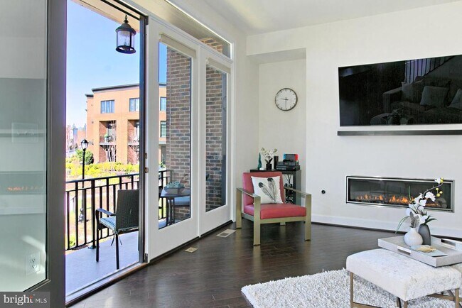 Building Photo - 23109 Cottonwillow Sq