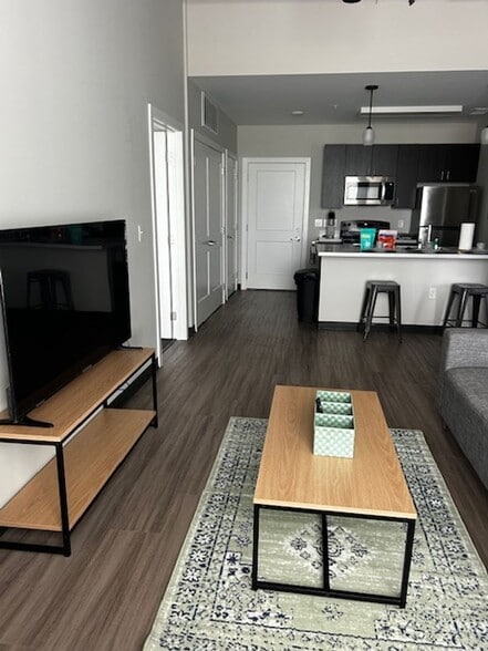 Interior Photo - Lofton