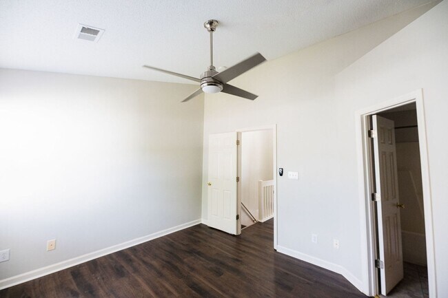 Building Photo - Amazing 2 bedroom 2.5 bathroom townhouse in NW Greensboro Keswick Place. Lawn care included.