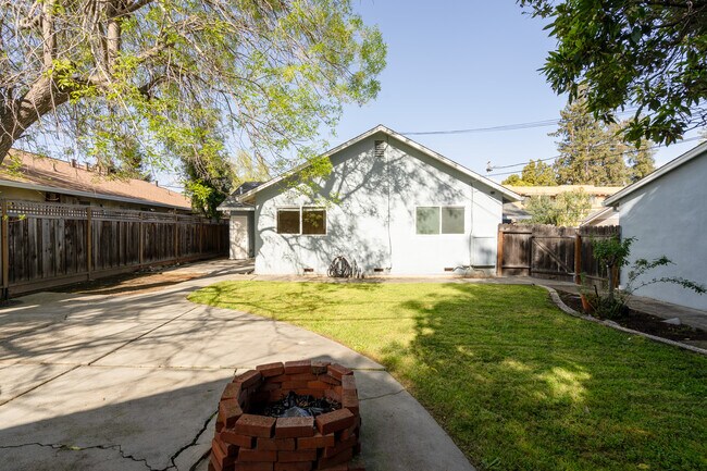 Building Photo - 652 Cypress Ave