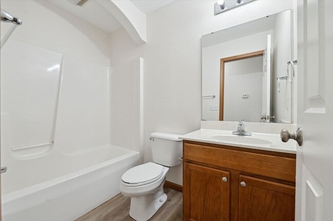 Building Photo - Large 3 Bed 2 Bath ranch for rent