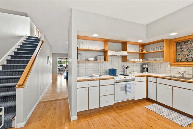 Building Photo - 18 E Genesee St