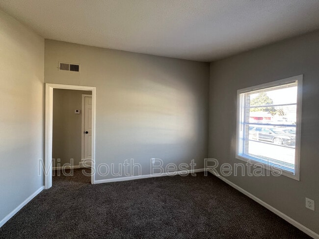 Building Photo - 481 Tuton Cove