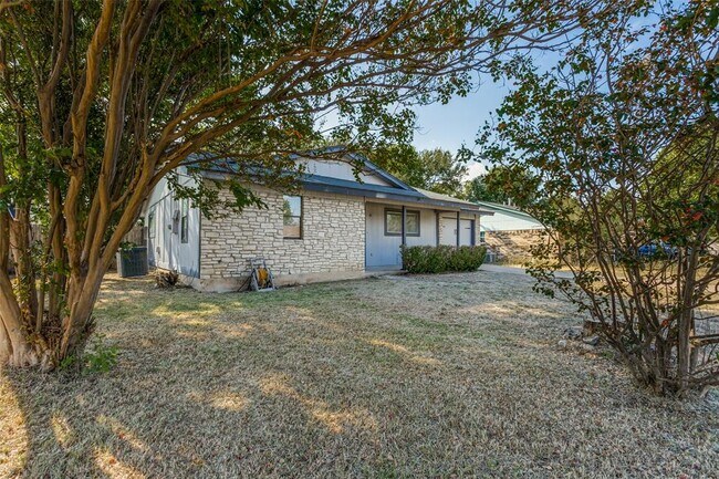 Building Photo - 2214 Winchester Dr