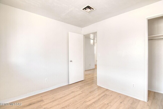 Building Photo - 5657 E 28th St