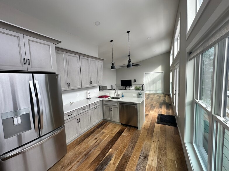 Building Photo - 43 1st St