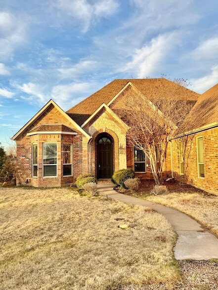 Building Photo - 2300 Berend Rd