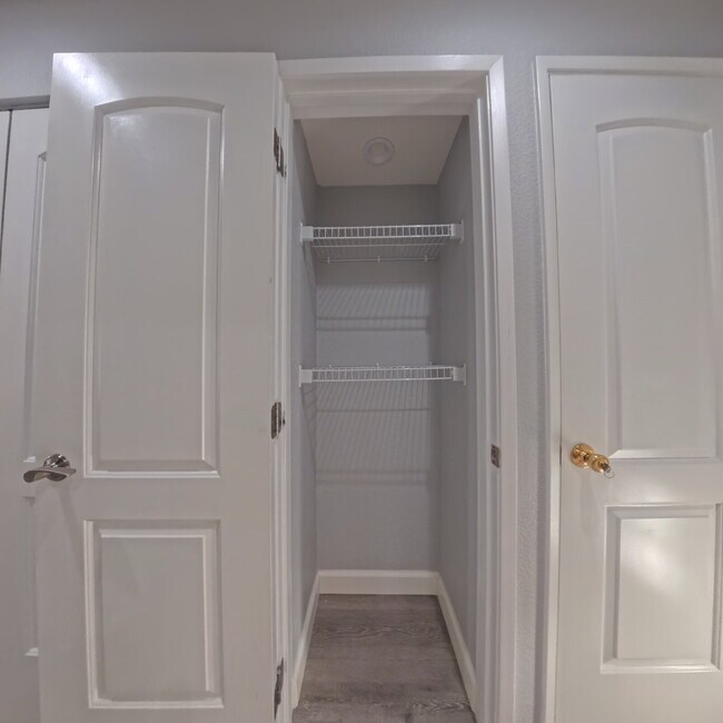 Building Photo - 1 BED 1 BATH CONDO 2nd FLOOR AT OPULENCE!