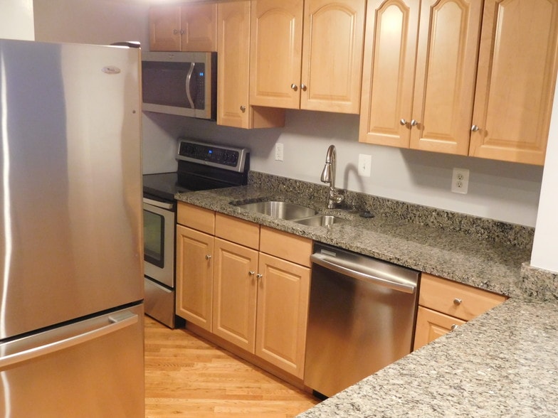 Kitchen - 1600 Prince St