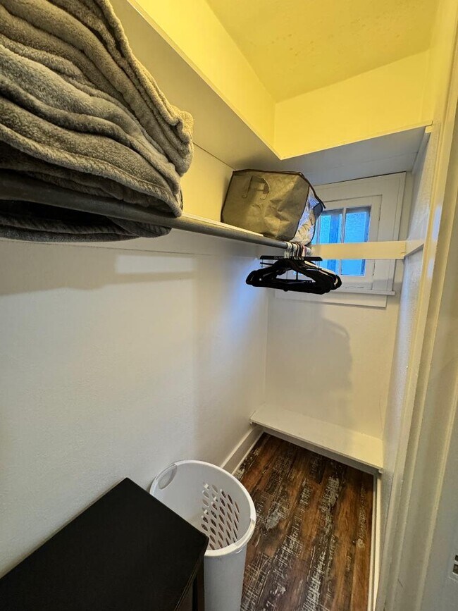 Building Photo - 2201 W State St