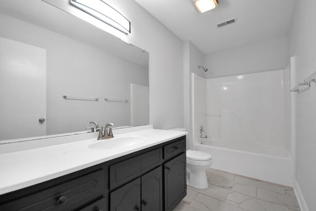 Building Photo - Pet Friendly Five Bedroom!