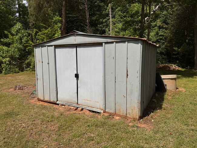 Building Photo - 2 BED, 2 BATH MOBILE HOME LOCATED IN ASHEBORO ON SOUTH LAKE DR!
