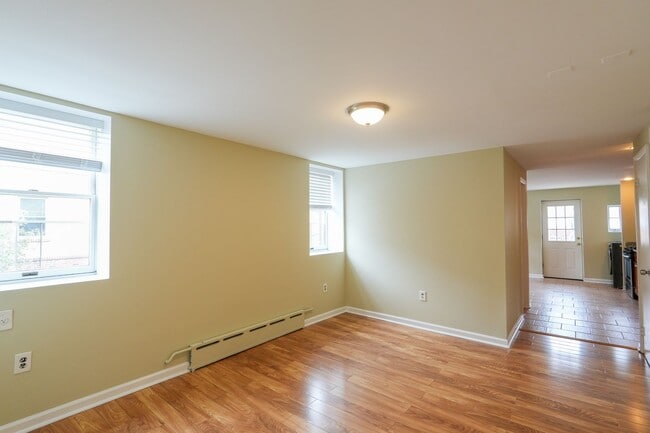 Building Photo - Passyunk Area great one bed with patio