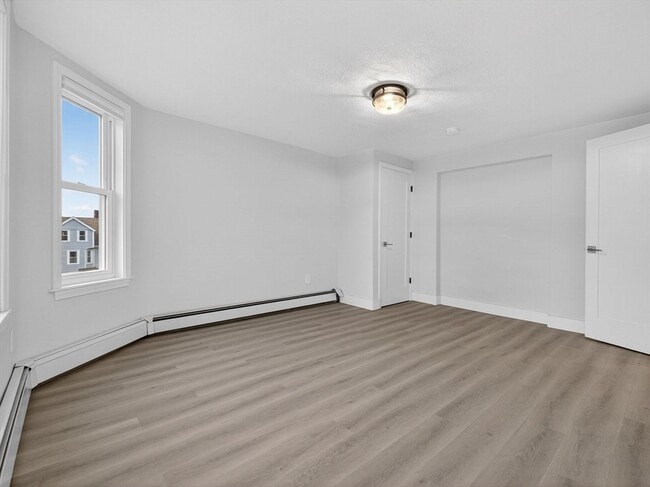 Building Photo - 469 Medford St