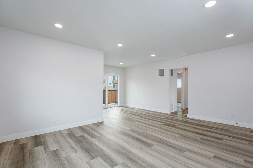 Unit 4 2 Bedroom - 3132 S Canfield Ave