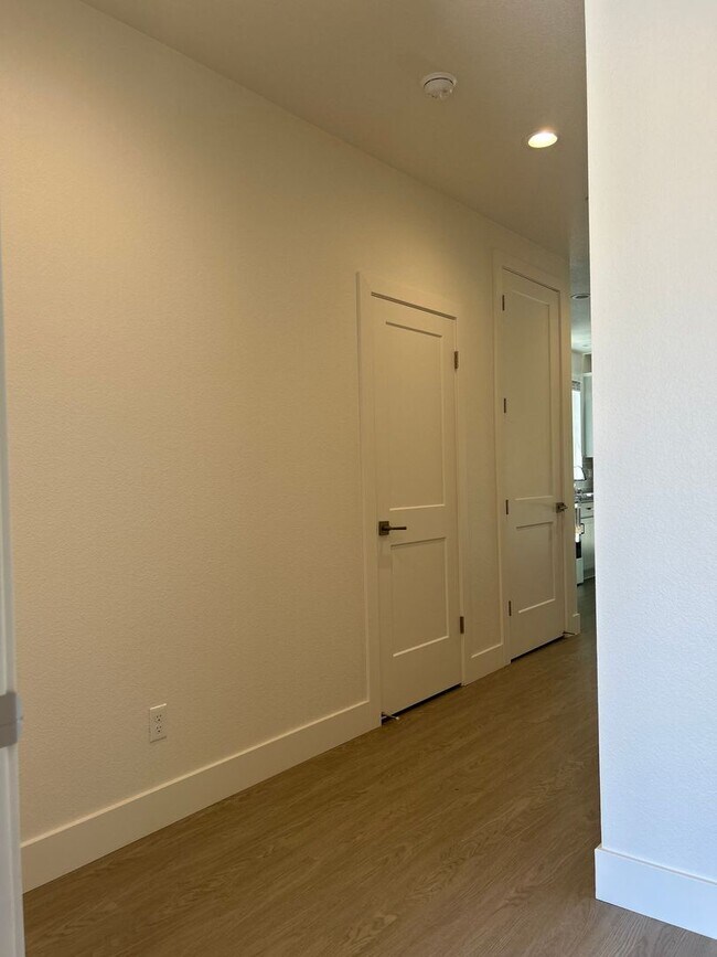 Building Photo - Coming soon! Lower unit  2 bed 1 bath townhome with attached garage