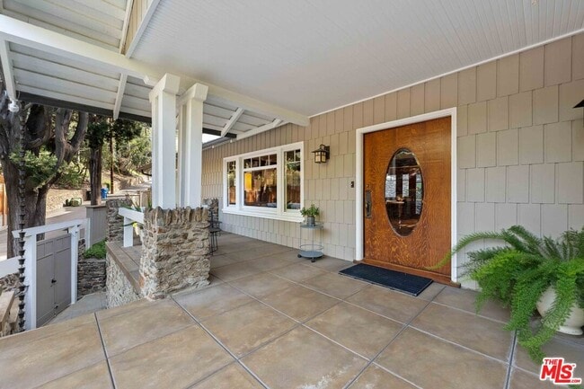 Building Photo - 8050 Jovenita Canyon Dr