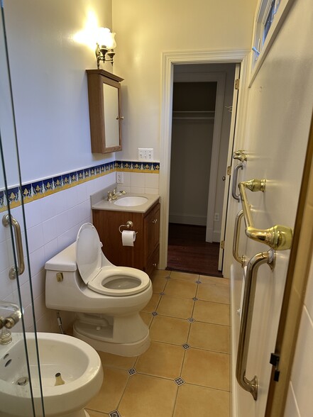 Building Photo - 6124 Old Dominion Dr