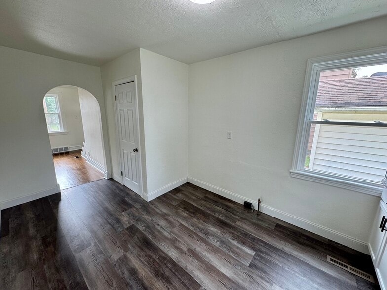 kitchen - 1387 Ivydale Ave SW