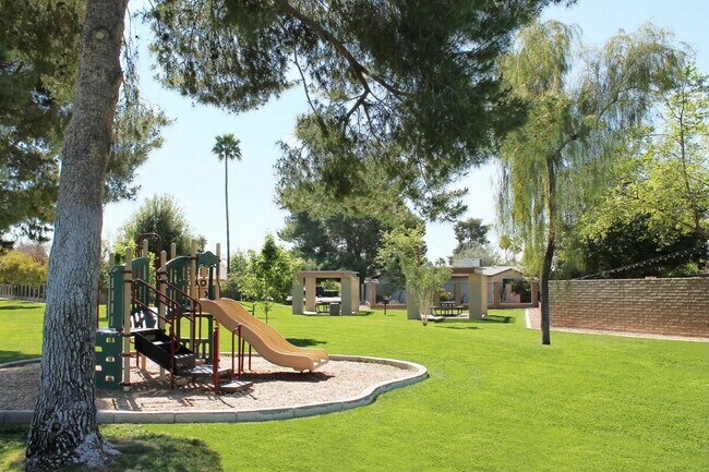 Building Photo - 2552 W Kiva Ave