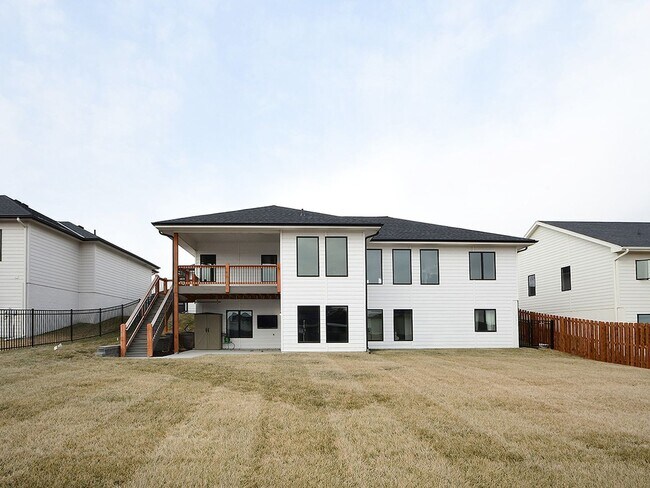 Building Photo - 5503 N 207th St